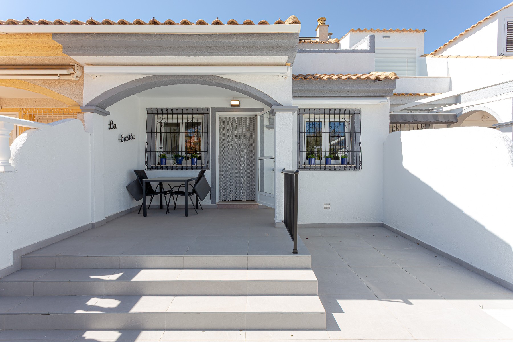 o_1jk0o06bm12sv3sajbcbhc129v2i Villa in Pilar de La Horadada, Alicante