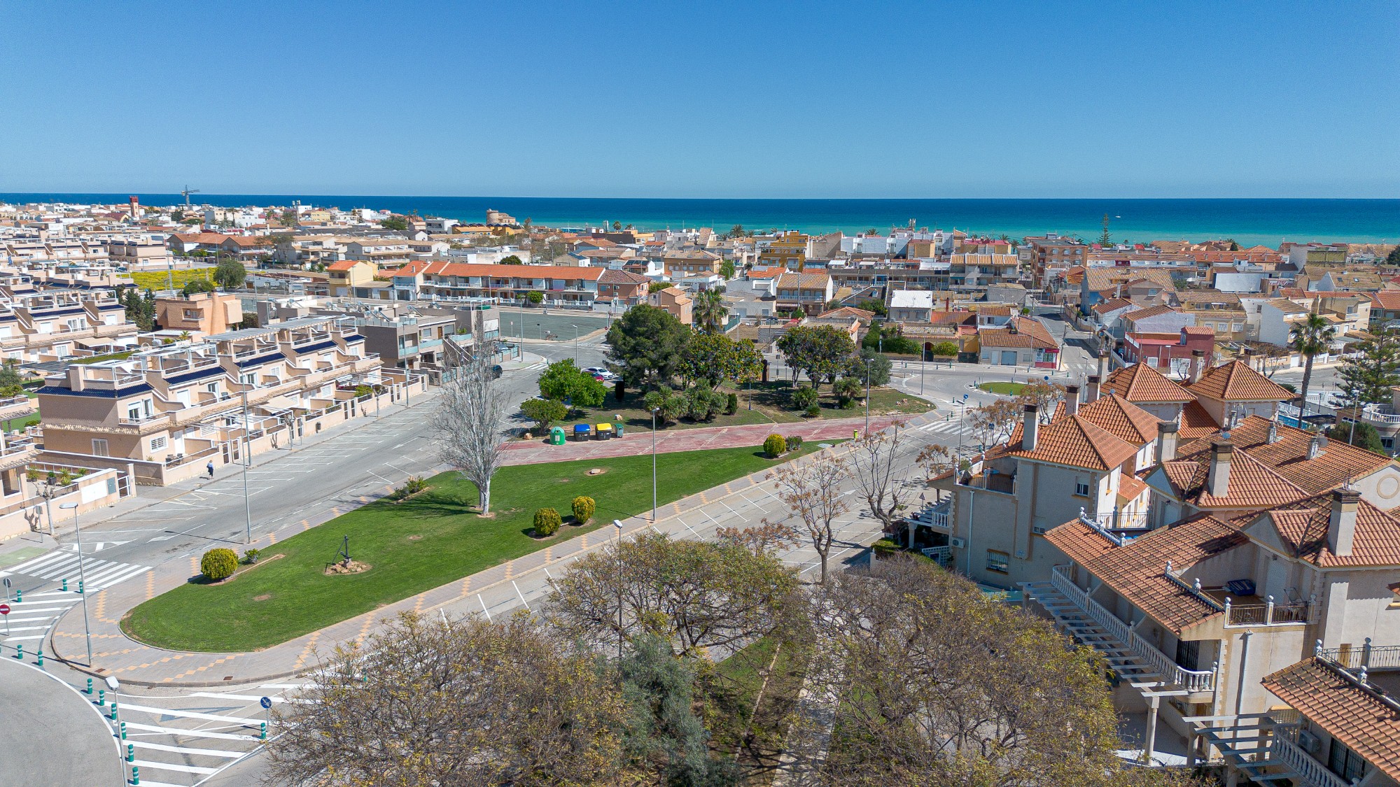 o_1jk0o06bm1clgn2obqsst31abv2f Villa in Pilar de La Horadada, Alicante