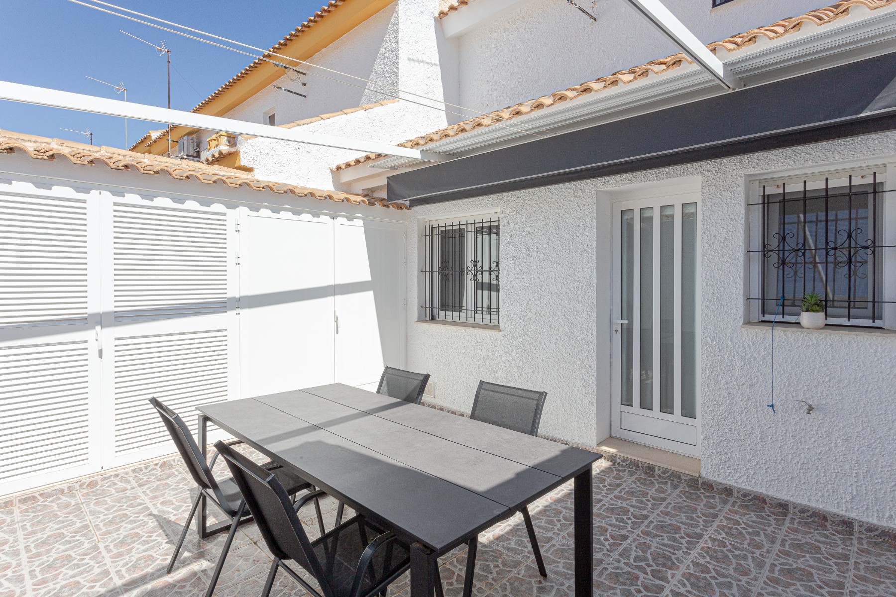 o_1jk0o06bm1qg11aad41c1fet11ra2p Villa in Pilar de La Horadada, Alicante