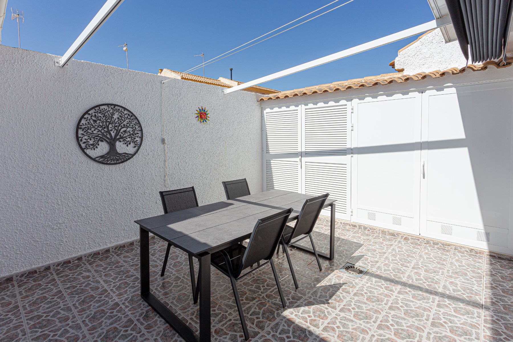 o_1jk0o06bm95o15s930v9k1s852n Villa in Pilar de La Horadada, Alicante