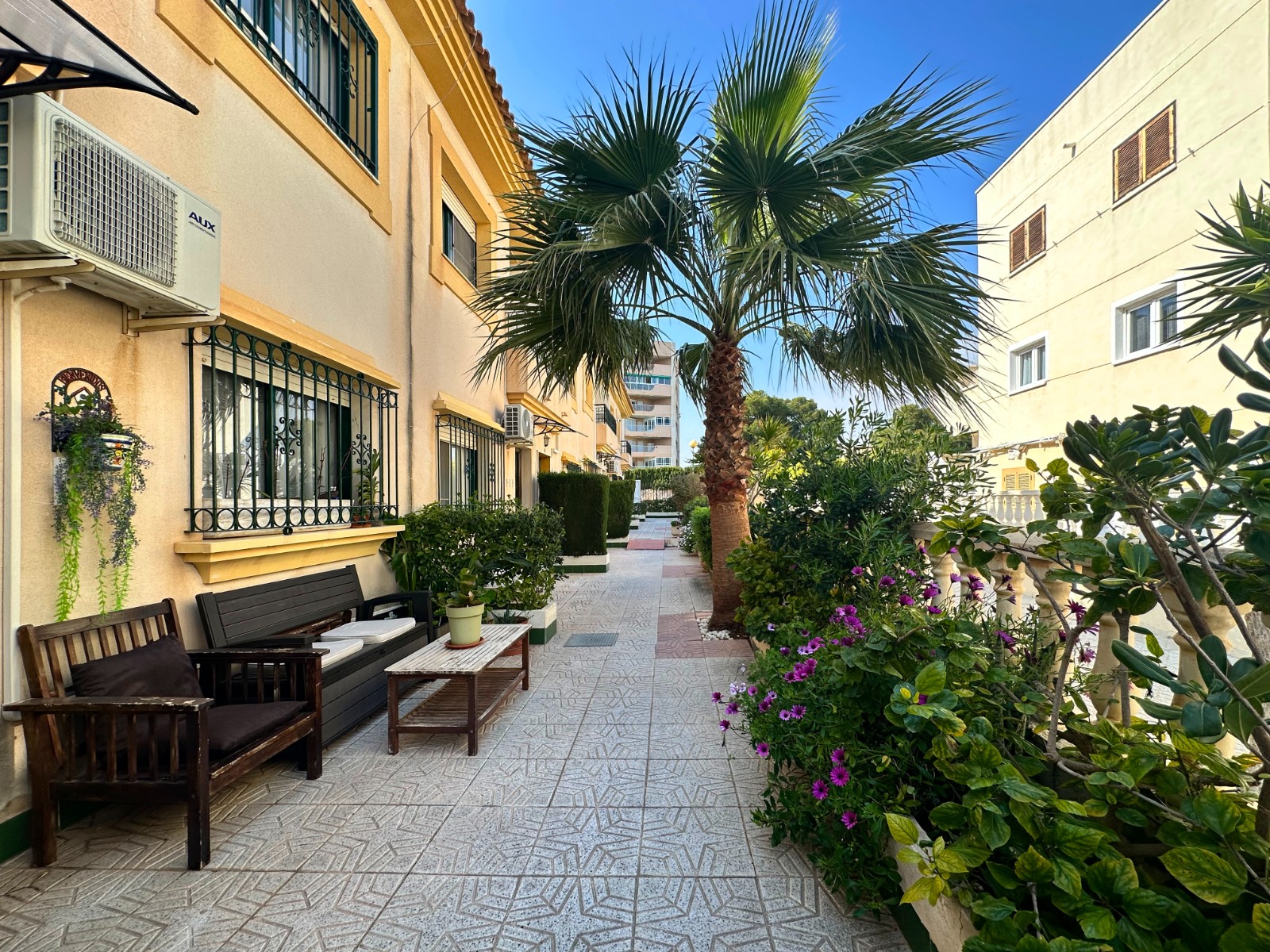 o_1jkg65oco1dkn7eqkrsg9119n634 Town House in Orihuela Costa, Alicante