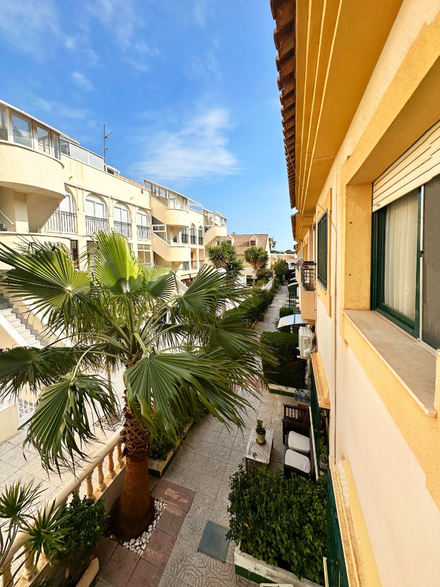 o_1jkg65oco1me6p0e57utr6eu345 Town House in Orihuela Costa, Alicante