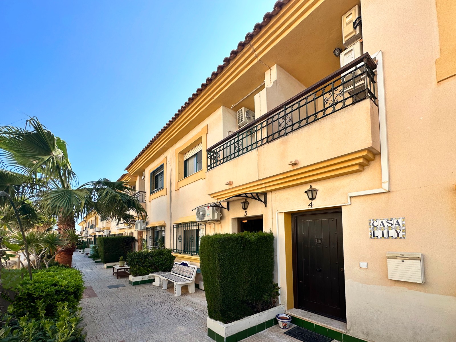 o_1jkg65ocobg1t49b7btp567635 Town House in Orihuela Costa, Alicante