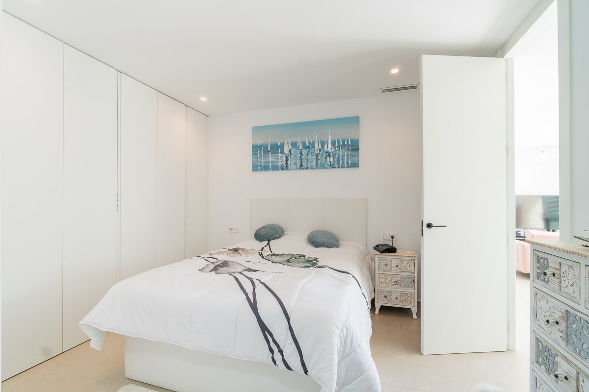 1200