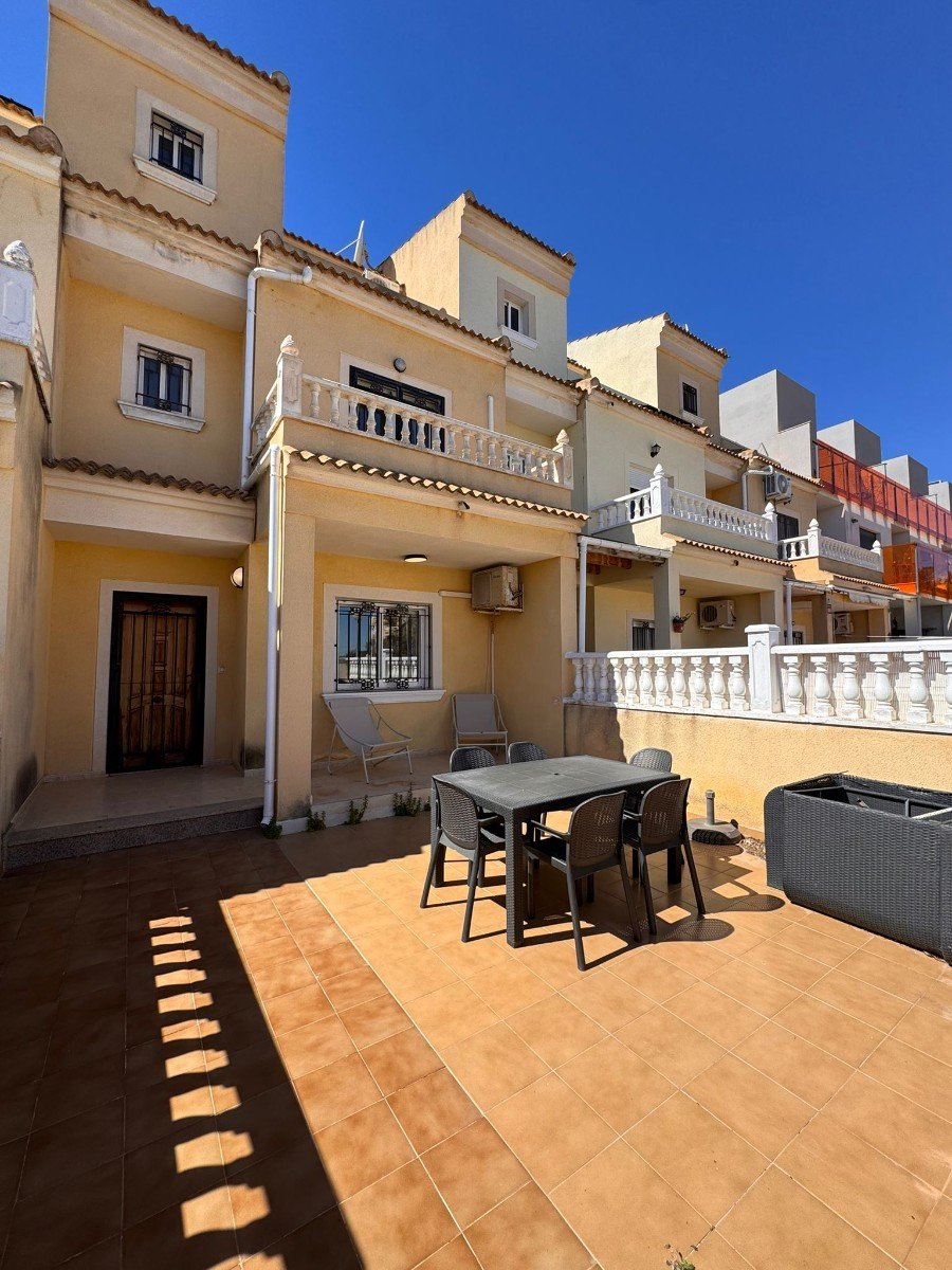 o_1jl6kqhkl10a411qu1pec1e9dof23d.jpeg Town House for sale in Campoamor