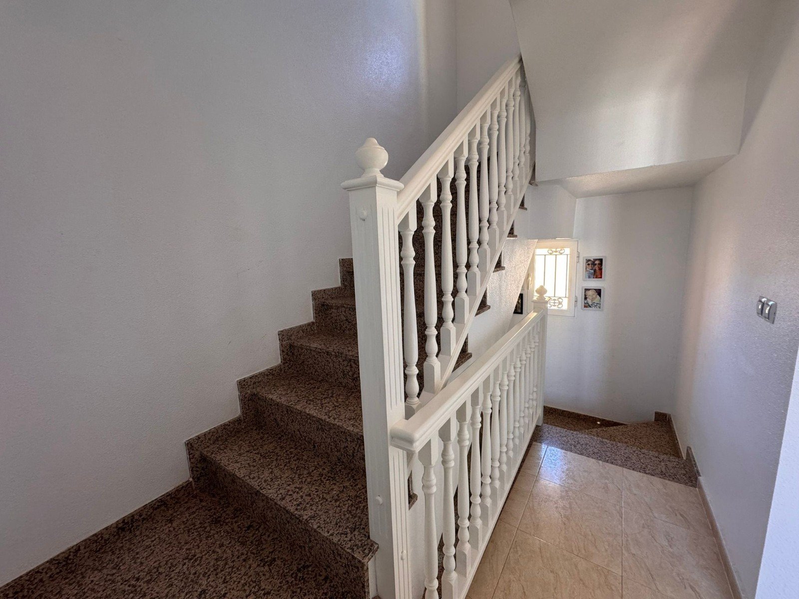 o_1jl6kqhkljog17501sj5pa6l222t