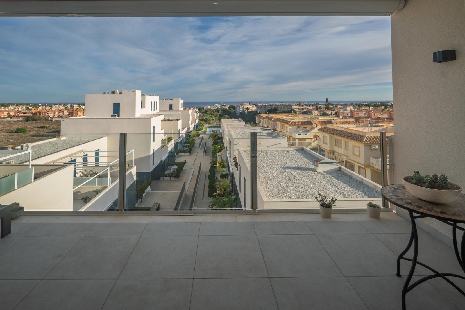 o_1jlh39vum9ah2u31moupfhqq12b