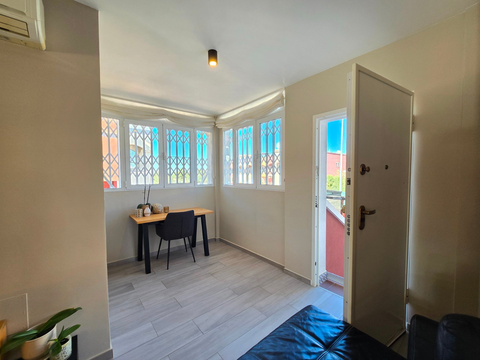 o_1jlho1gva15u8mevk2q49m1f9k3a