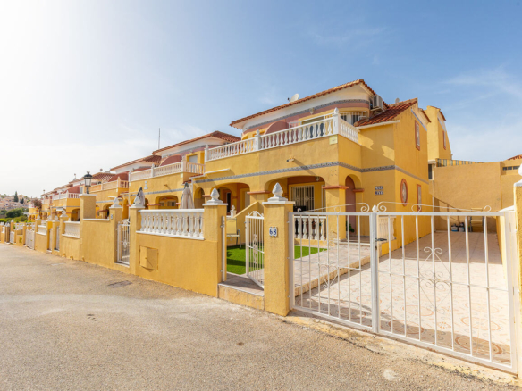 Semi Detached for sale in Orihuela Costa