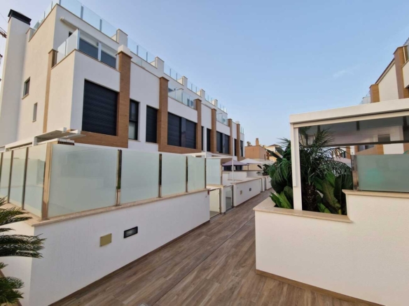 Town House for sale in Guardamar del Segura