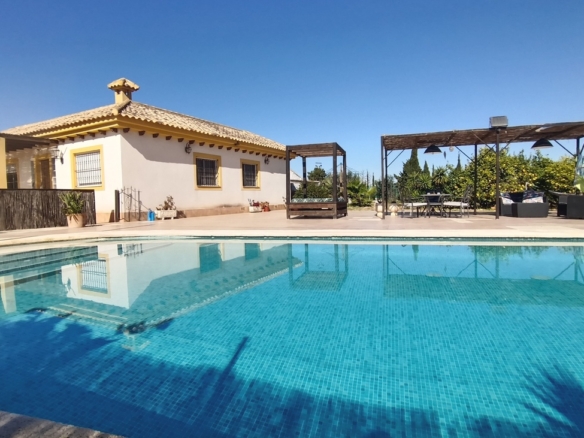 Villa for sale in Avileses