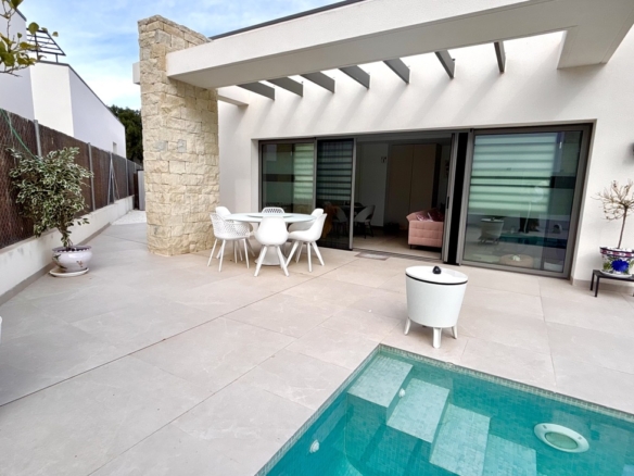 Villa for sale in San Miguel de Salinas