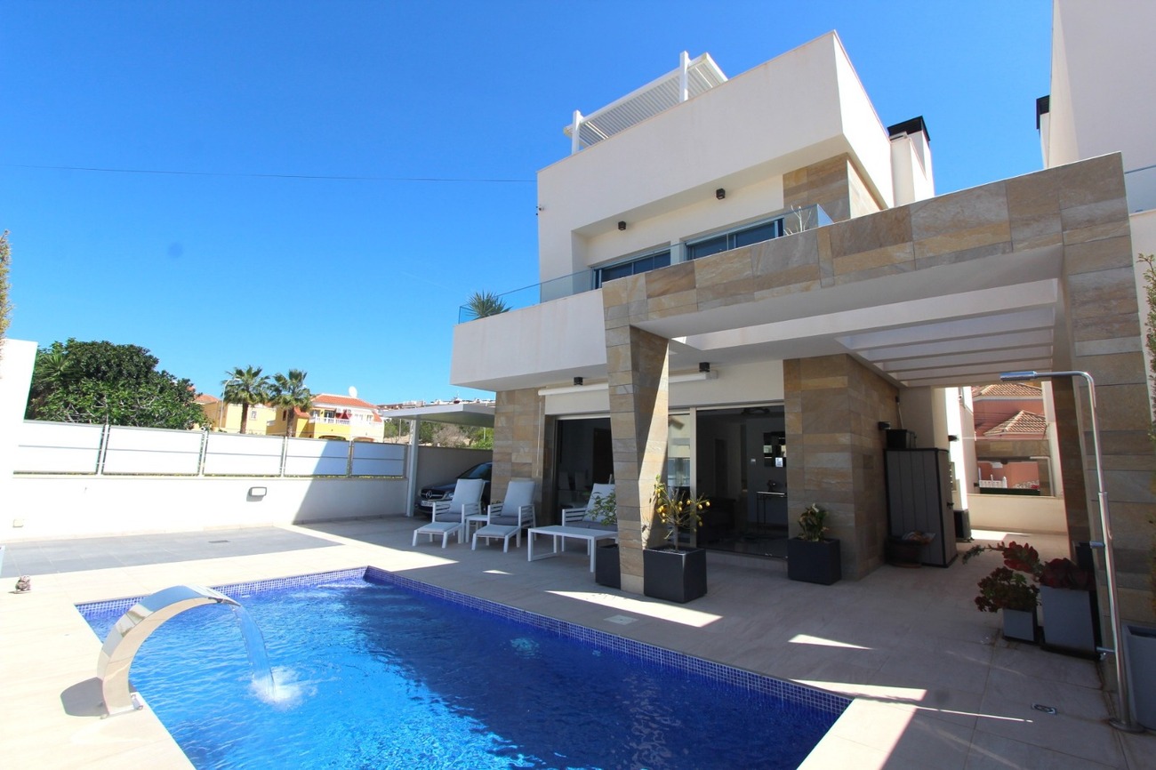 villa-villamartin-hoz0525-23.jpg Villa for sale in Villamartin