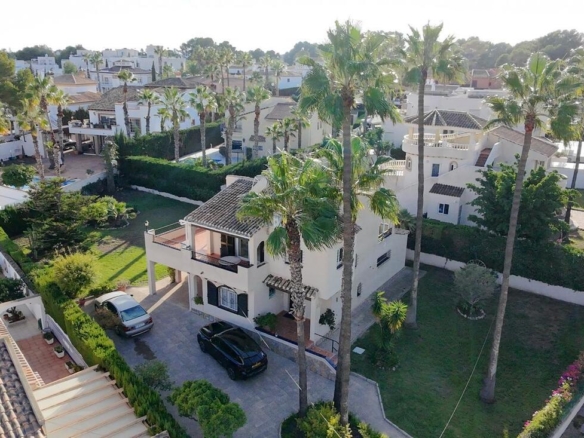 Villa for sale in Villamartin