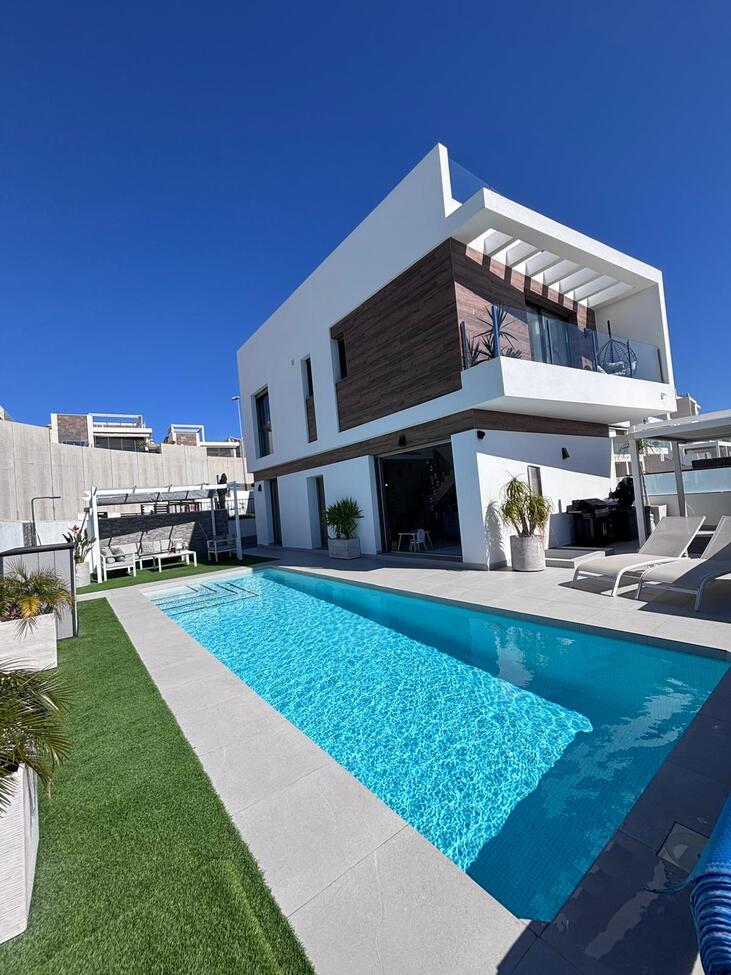villa-villamartin-spsdx223-1.jpg Villa for sale in Villamartin