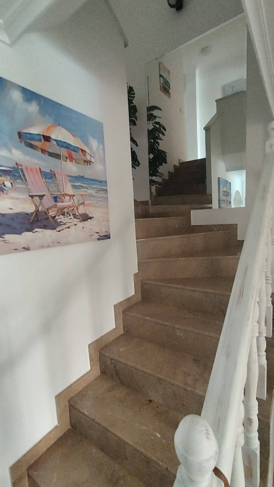 900