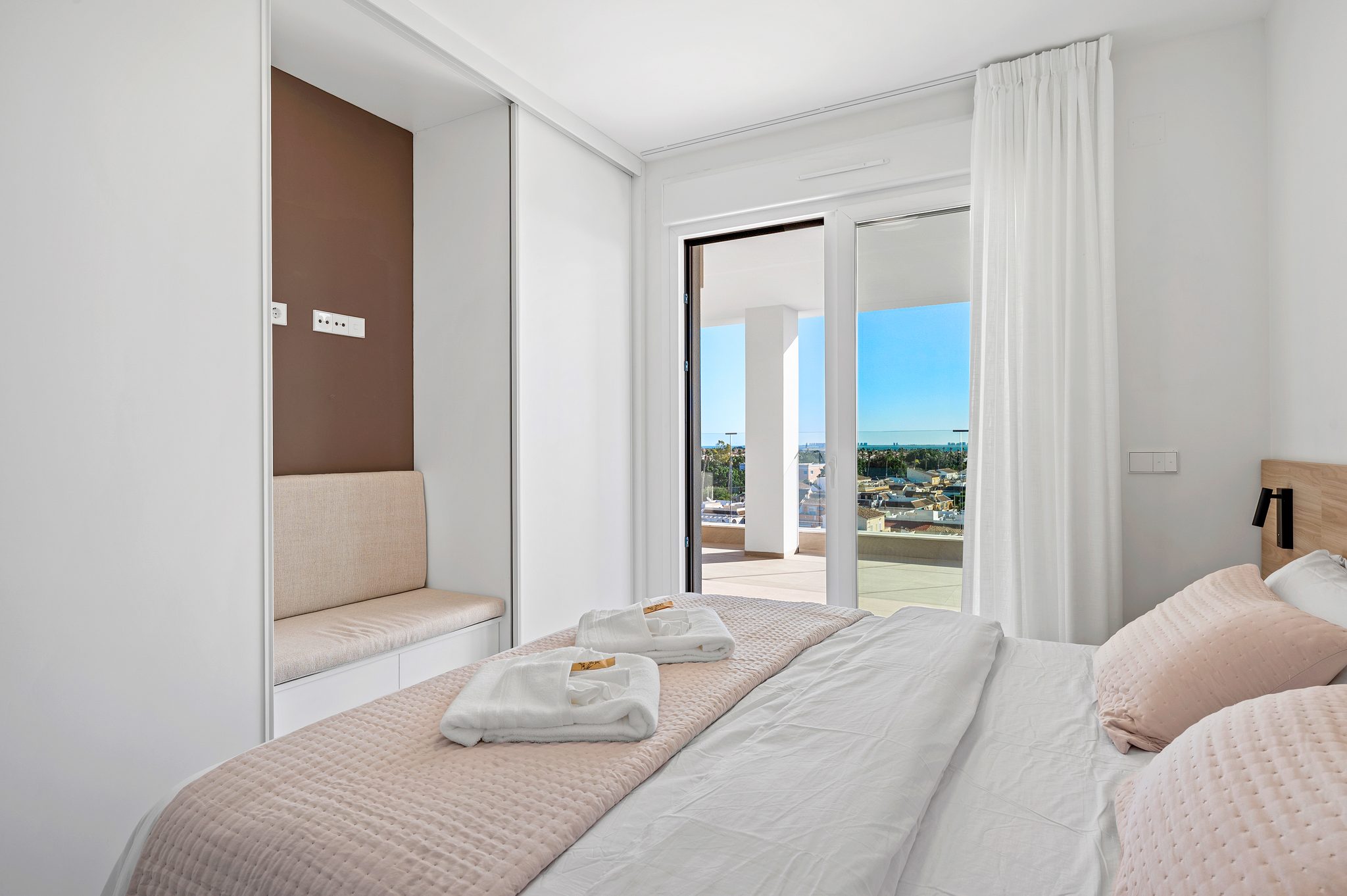 15 Luxury Key Ready Apartment with Tourist Licence in Los Alcázares