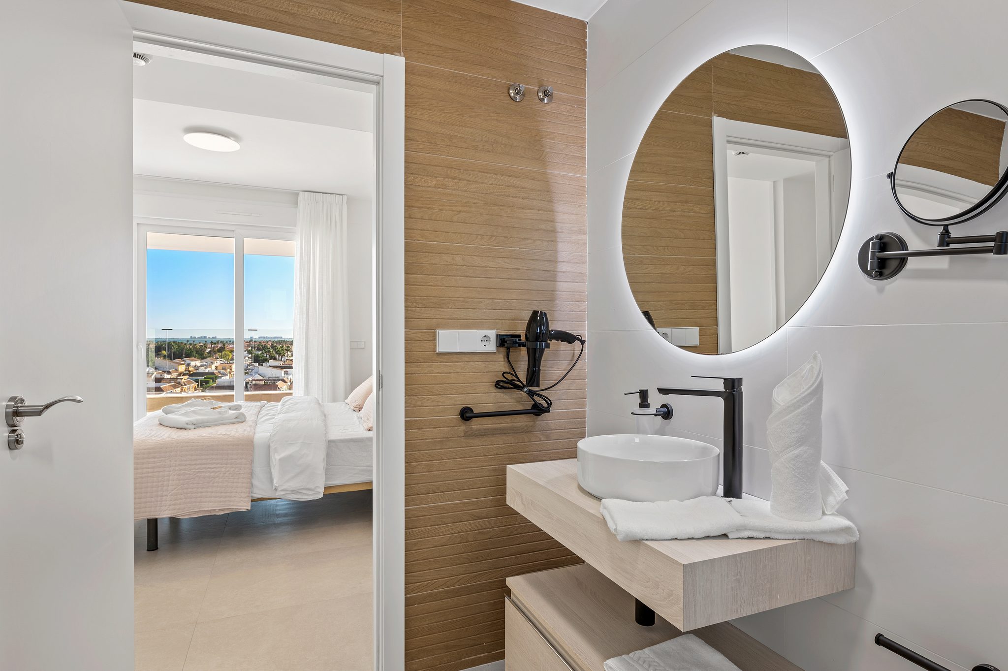 24 Luxury Key Ready Apartment with Tourist Licence in Los Alcázares