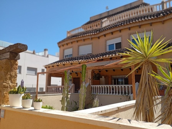 Town House for sale in Guardamar del Segura