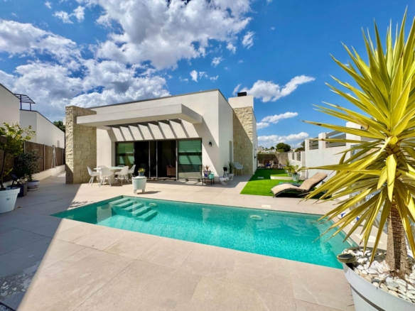 Villa for sale in San Miguel de Salinas