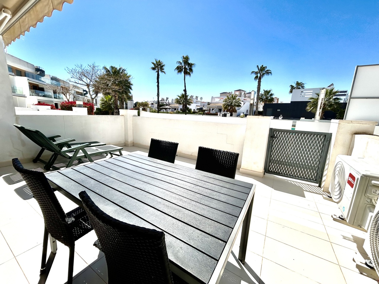 520ade1a428fcb63cbe8_xlarge Apartment in Villamartin, Alicante