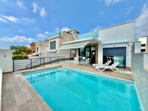 Villa for sale in San Miguel de Salinas