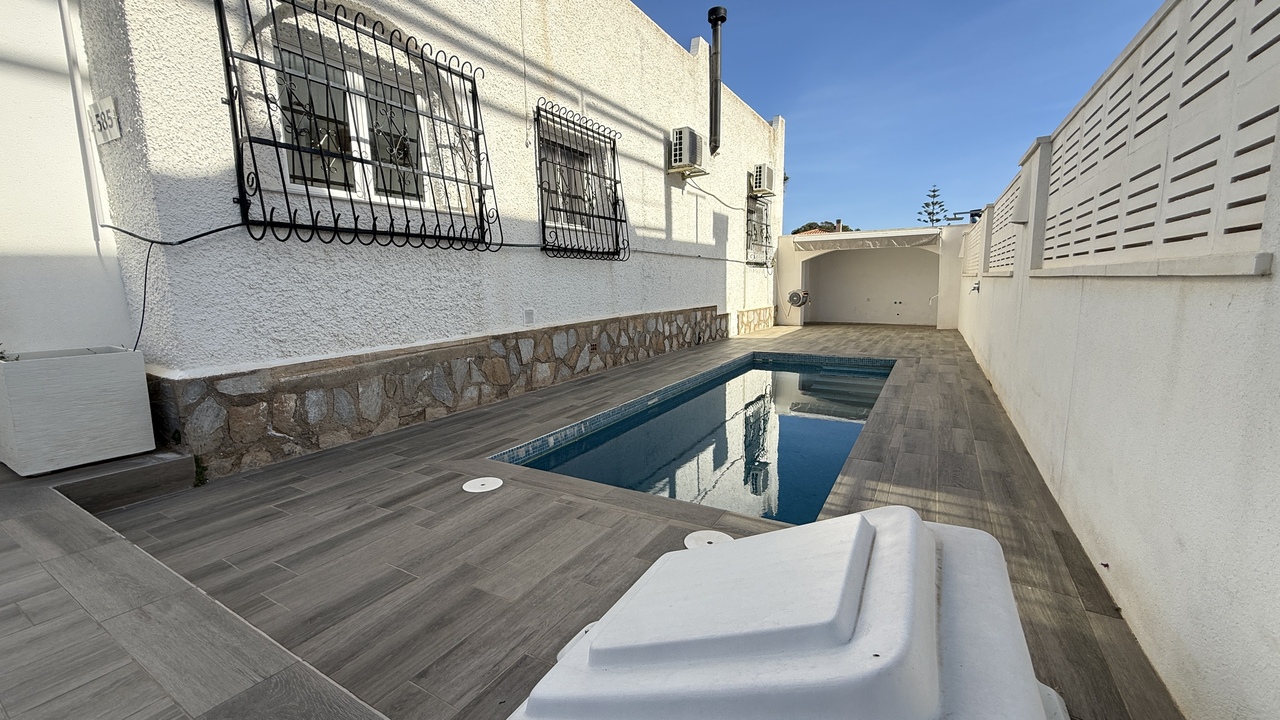 IMG_2001_xlarge Villa in Villamartin, Alicante