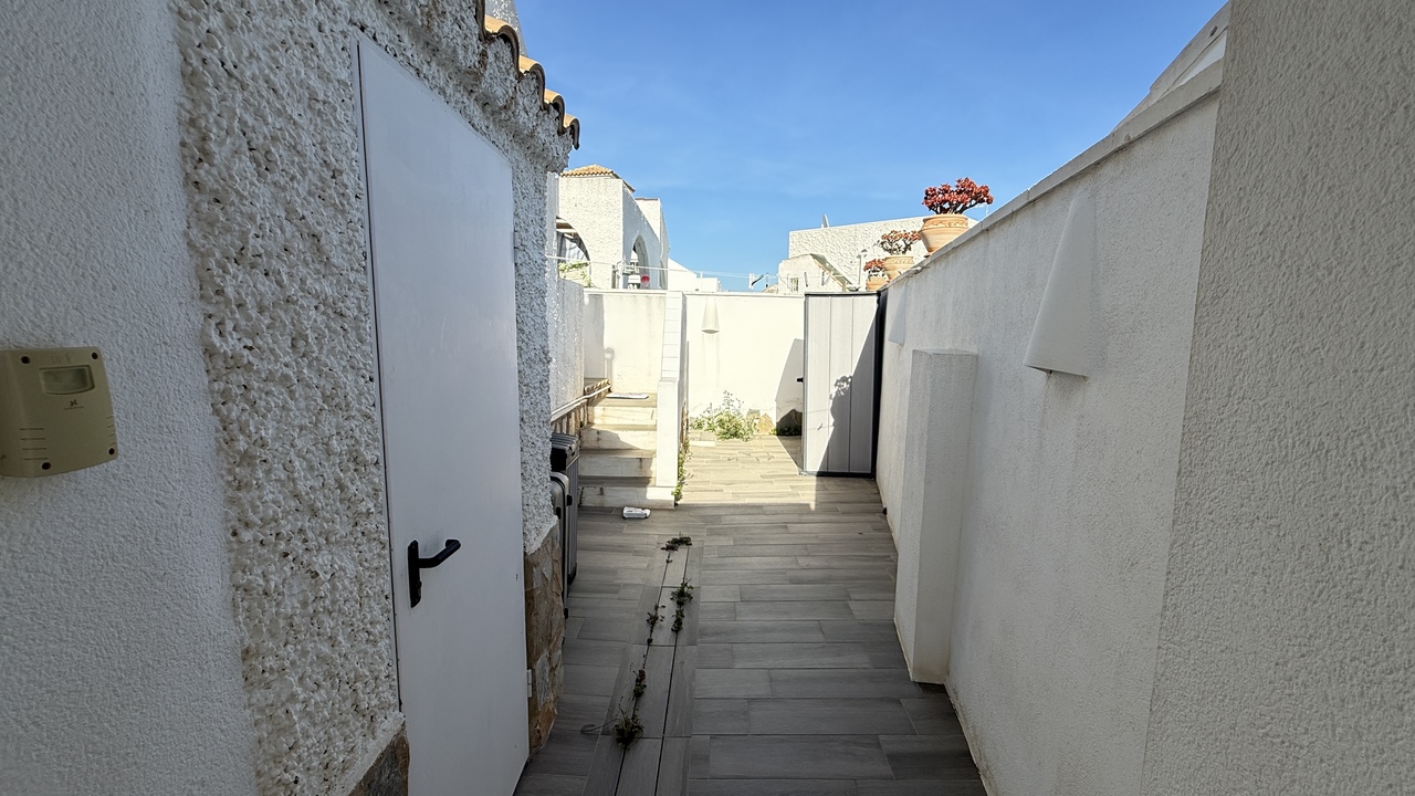IMG_2005_xlarge Villa in Villamartin, Alicante