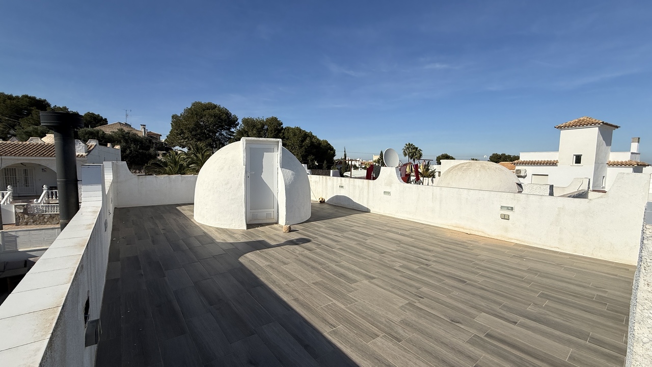IMG_2008_xlarge Villa in Villamartin, Alicante