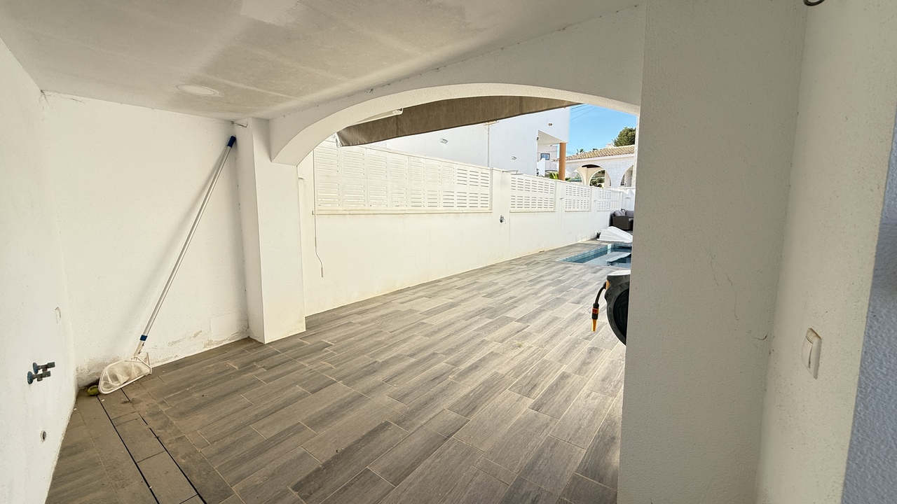 IMG_2011_xlarge Villa in Villamartin, Alicante