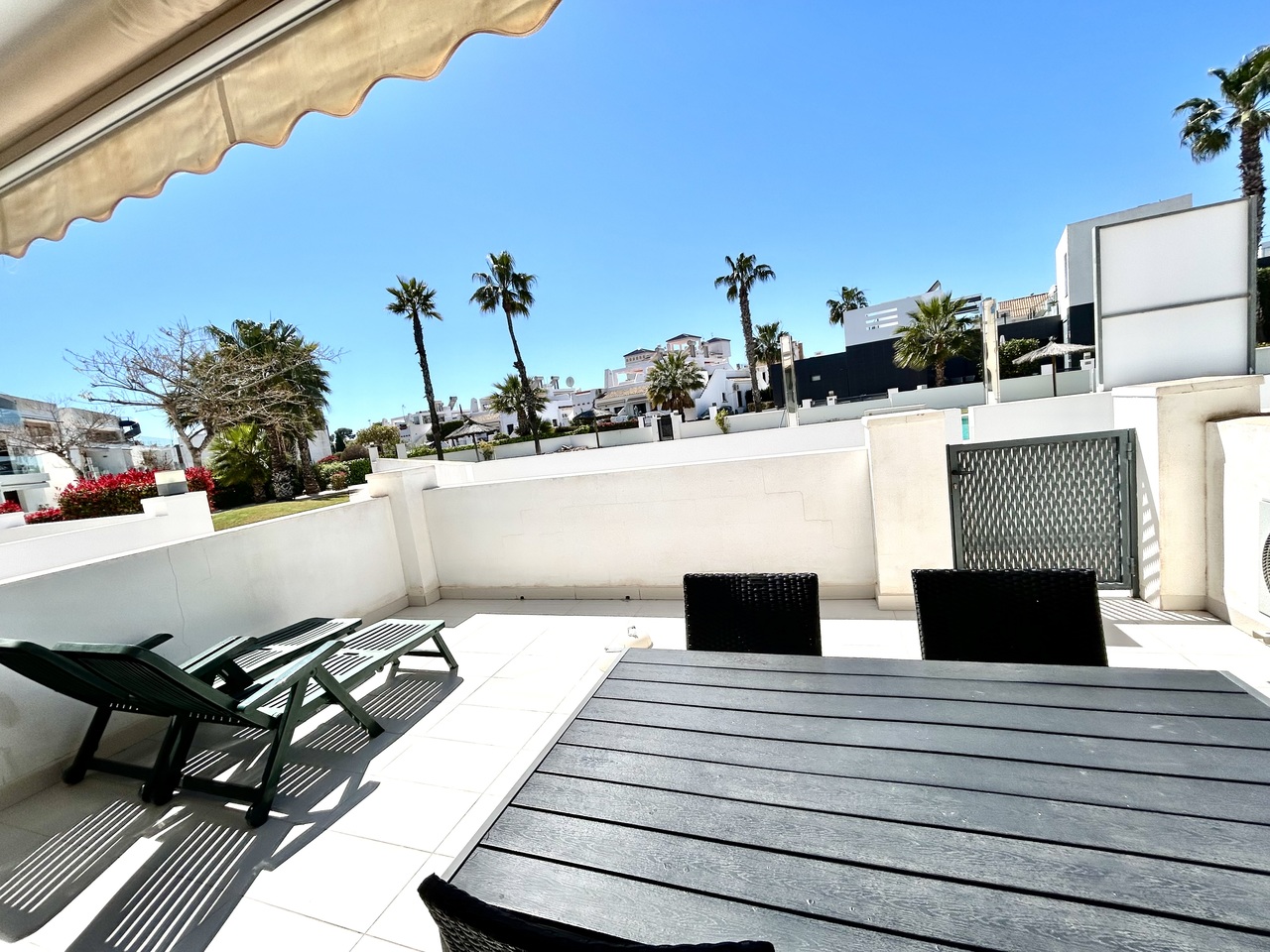 b84cc91c16dcb5295394_xlarge Apartment in Villamartin, Alicante