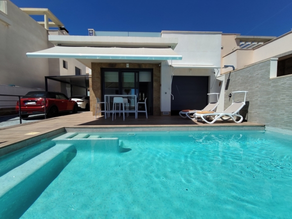 Villa for sale in San Miguel de Salinas