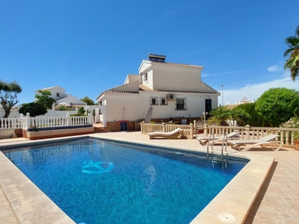 Villa for sale in Camposol