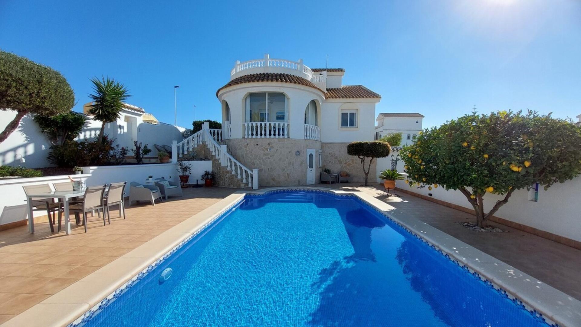g_iu4reys2obsr2xggsio6.jpg Villa for sale in Camposol