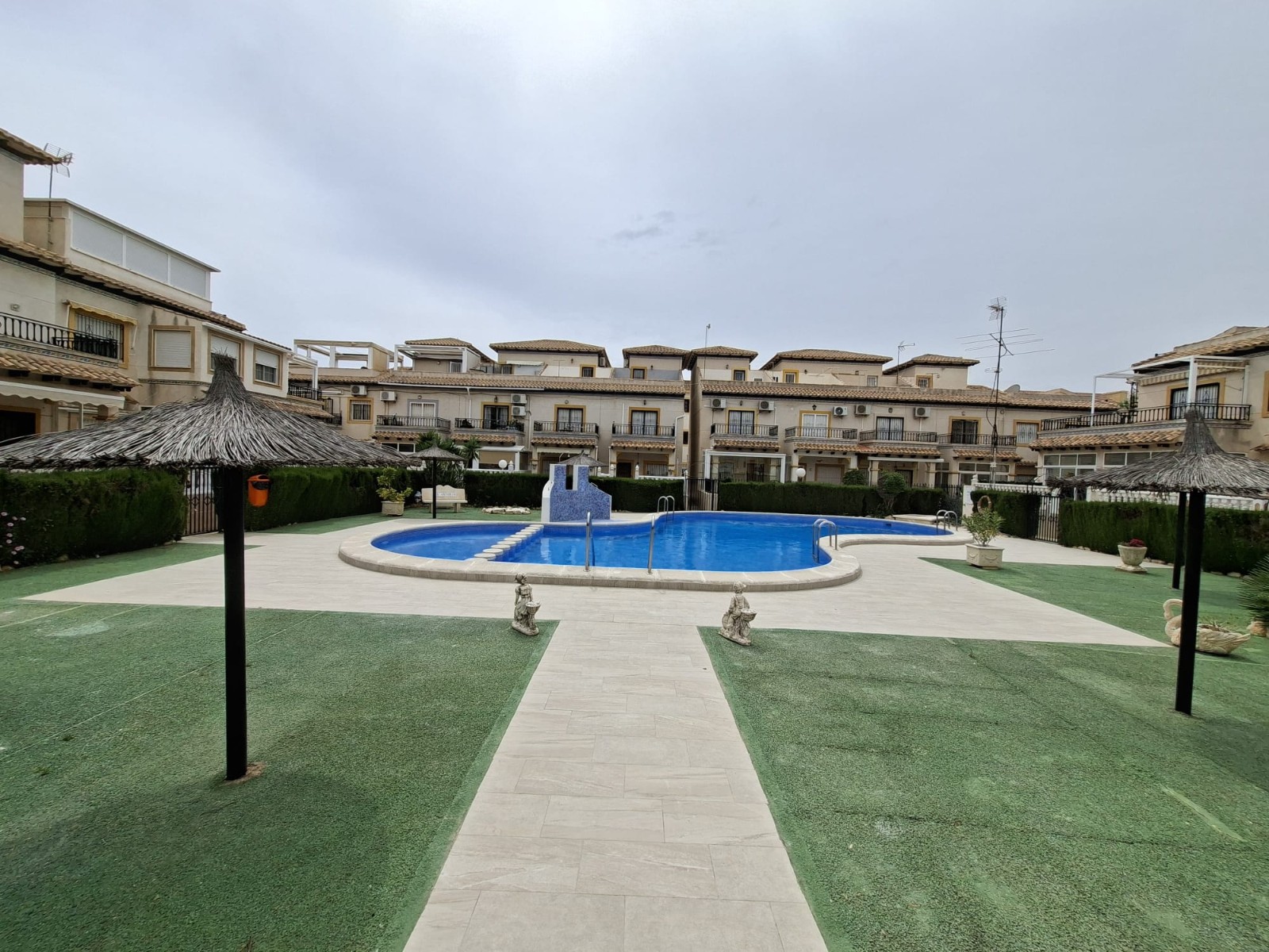 o_1jnmt2c3n141417r05q0jnv73330 Apartment in Orihuela Costa, Alicante