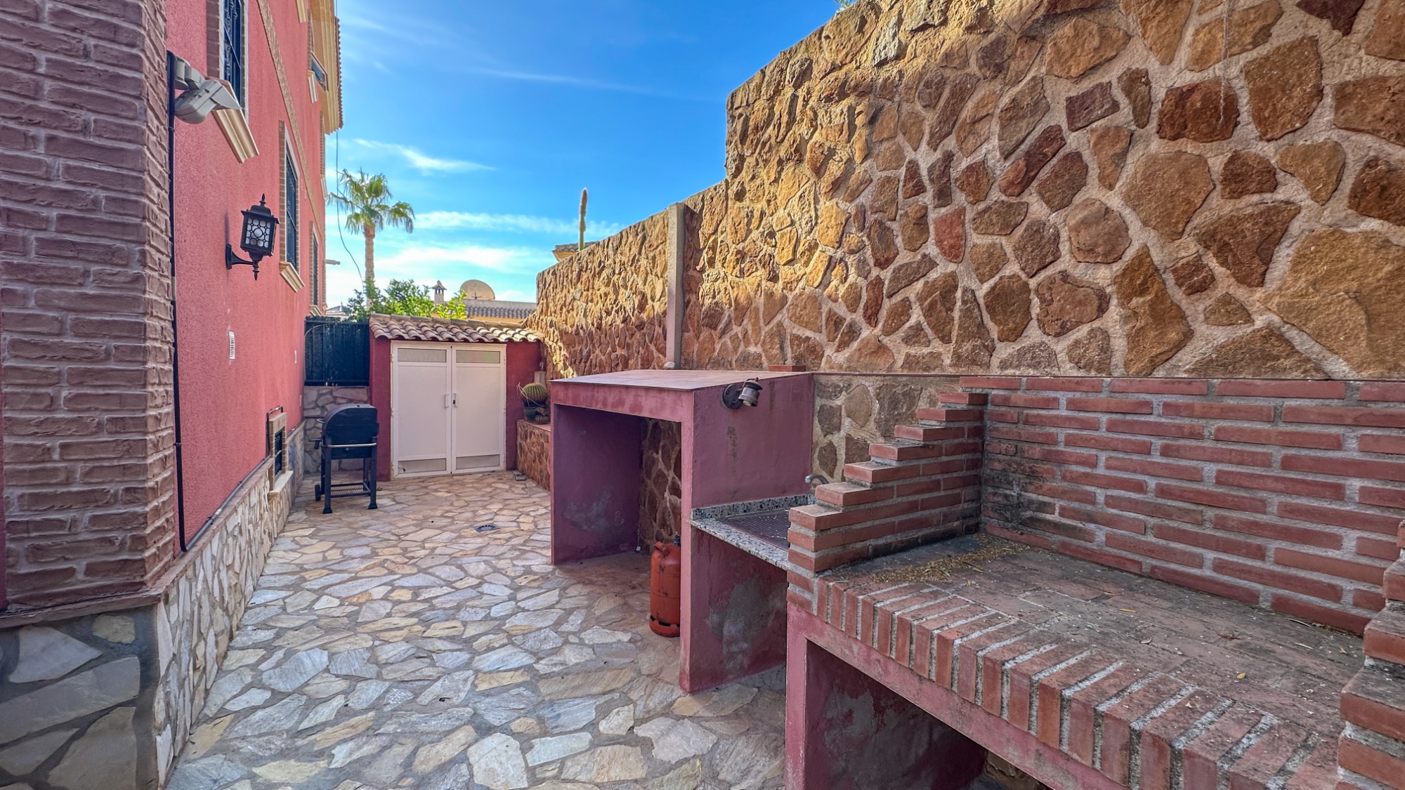 o_1jnrqbbep1r1tu5a4871b6b14fv39 Town House in San Miguel de Salinas, Alicante