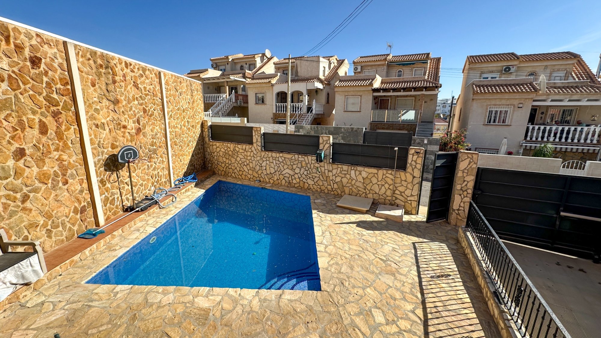 o_1jnrqbbep5qfnl7h4aactpo4a Town House in San Miguel de Salinas, Alicante