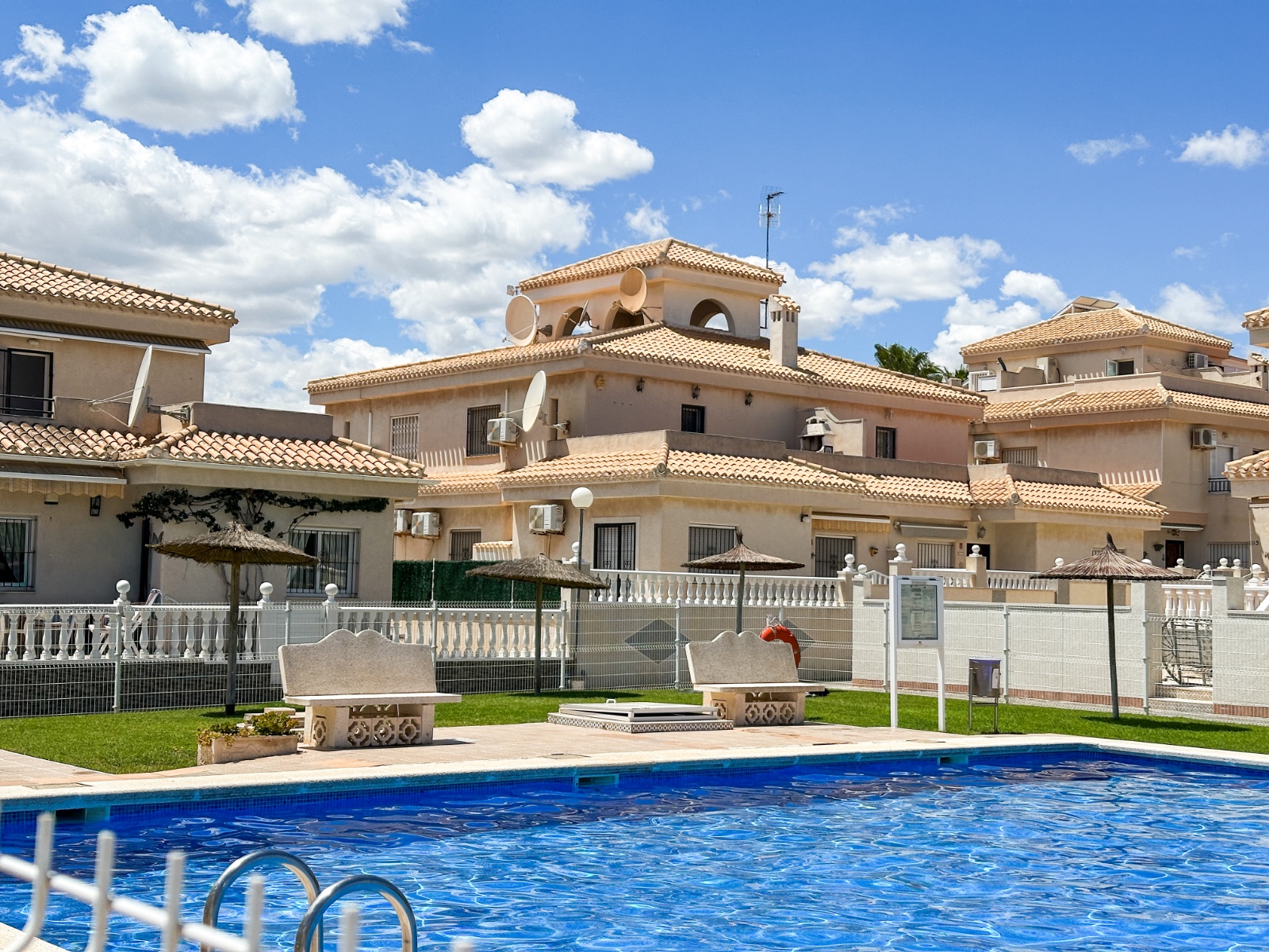 o_1jogn25rhvld1h4t11ri1kl1fc934 Apartment in Orihuela Costa, Alicante