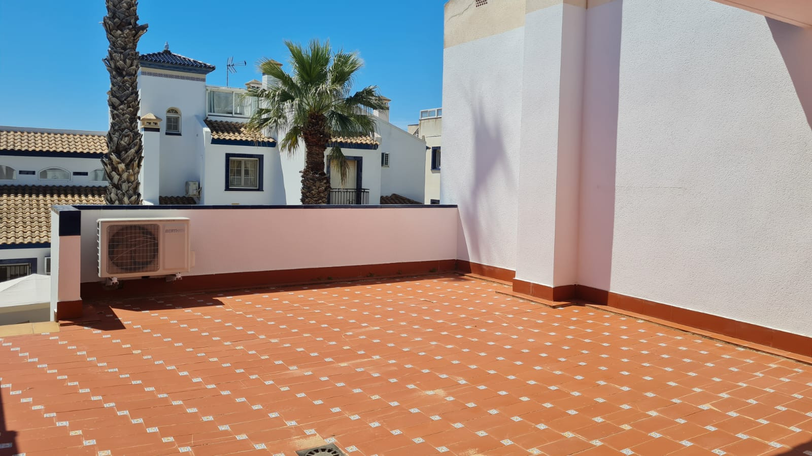 o_1jp5bhsgnueju9qgp41qg36rj1p Bungalow in Villamartin, Alicante
