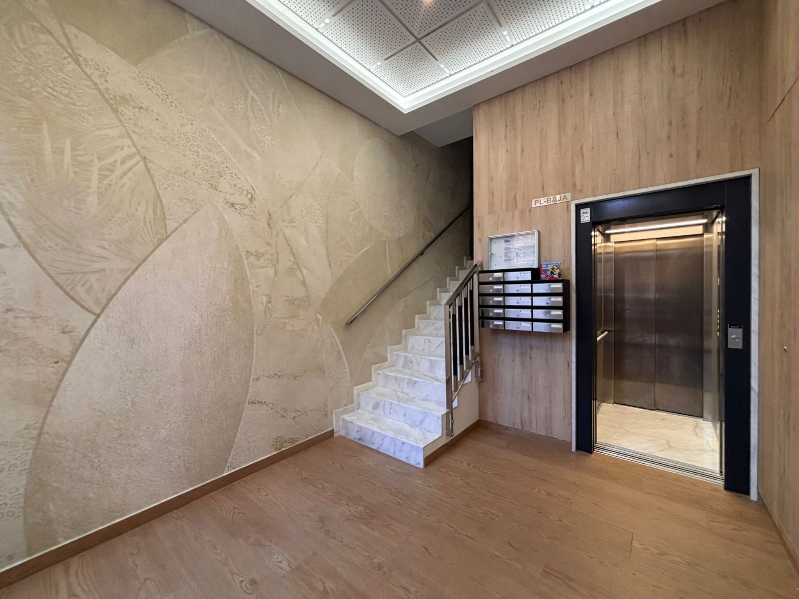 o_1jp7n2tgh145uj2u1501adb13k1m Penthouse in Guardamar del Segura, Alicante