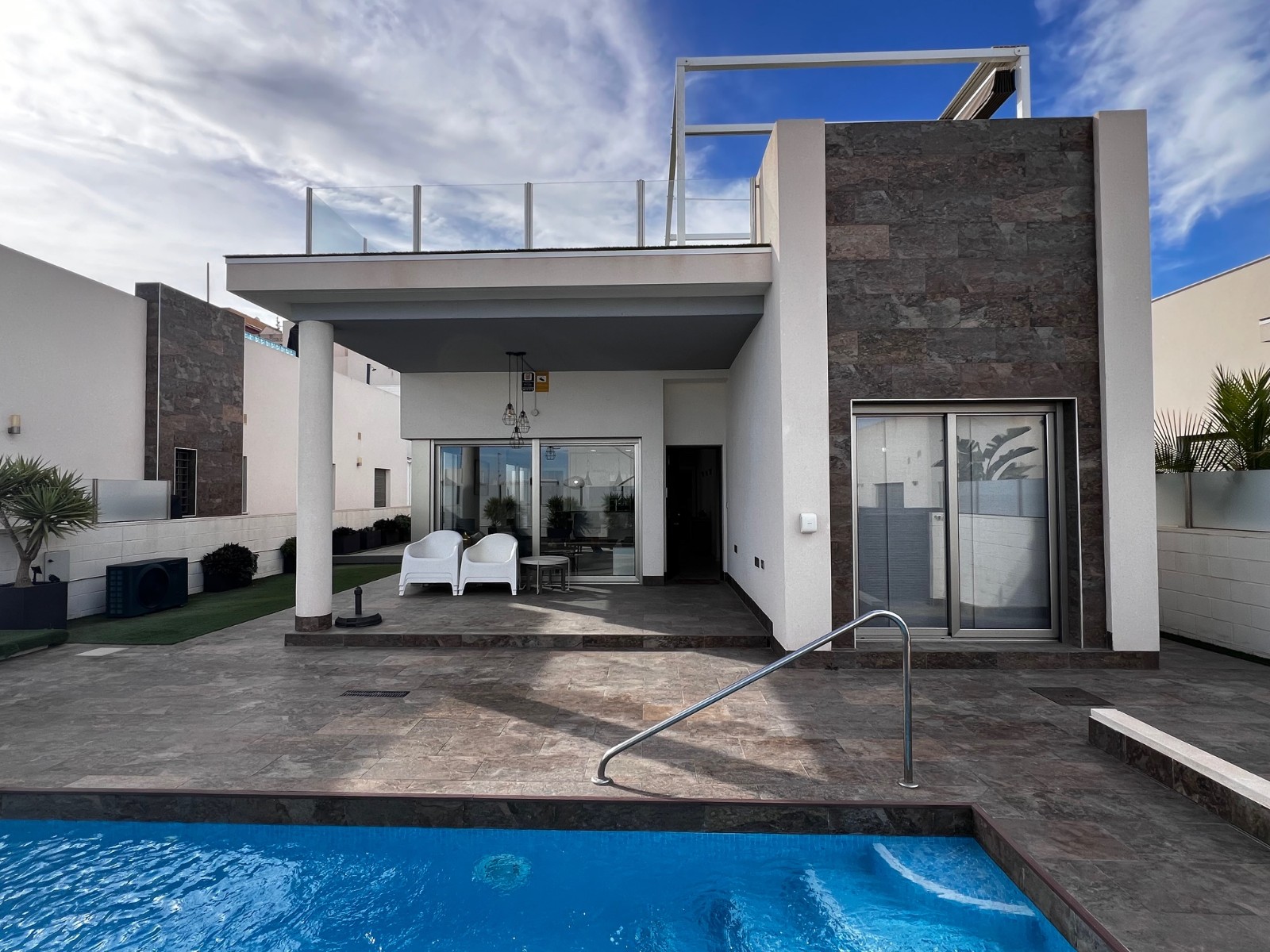 o_1jphp3ndp8r6tbg1att1d5s1pjq2n.jpg Villa for sale in Orihuela Costa
