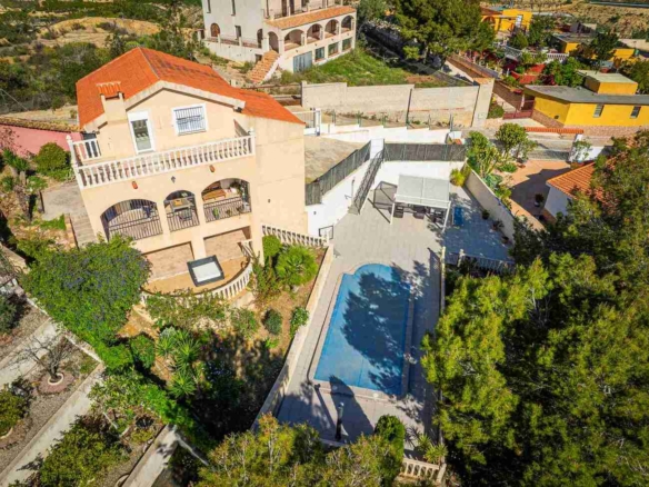 Villa for sale in Canadas De San Pedro