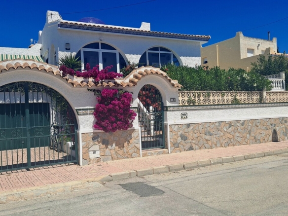 Villa for sale in San Miguel de Salinas