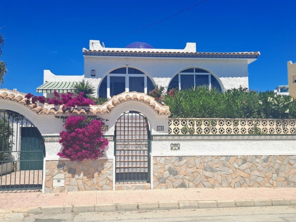 Villa for sale in San Miguel de Salinas