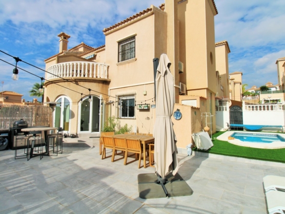 Town House for sale in Villamartin