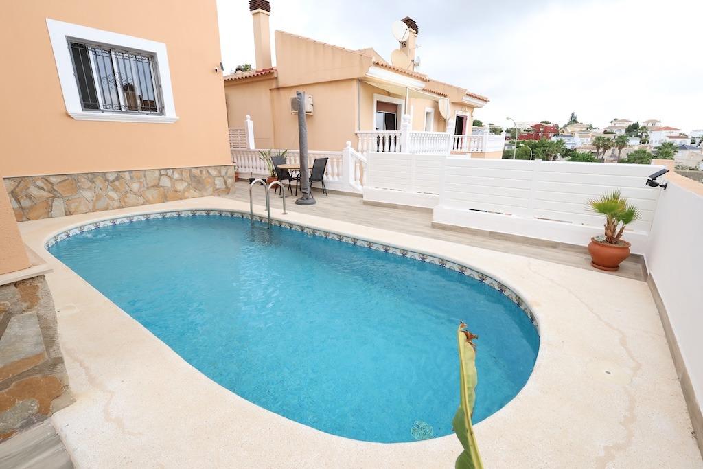 3-29 Villa in San Miguel de Salinas, Alicante