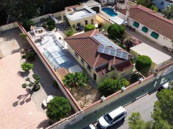 Villa for sale in Pinar de Campoverde