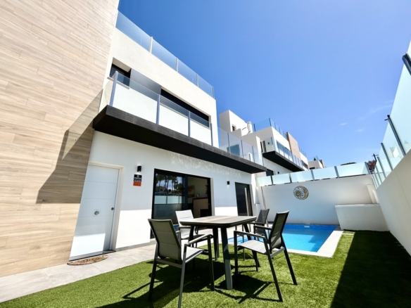 Villa for sale in Villamartin