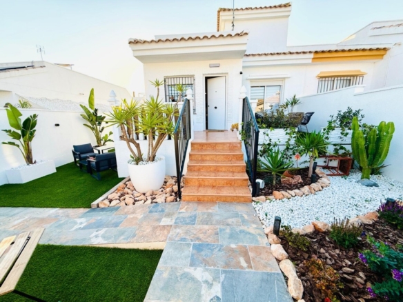 Villa for sale in Sucina