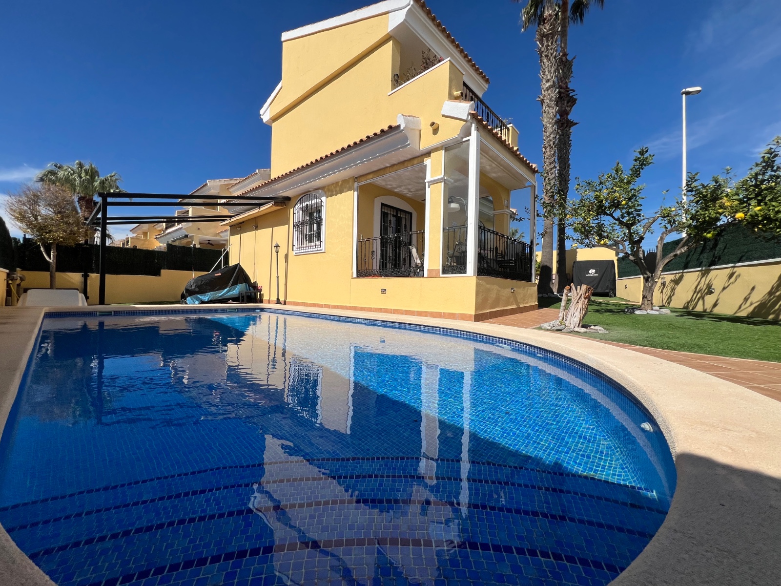 o_1jkd28g18djs145k9uc1snf84l2p Villa in Orihuela Costa, Alicante